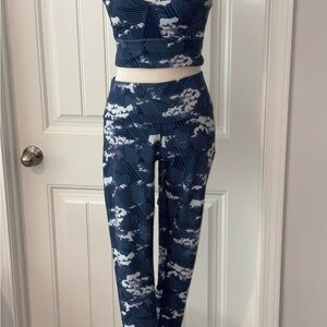 Oiselle Bird Hug - Cirrus Print - Reversible - Tights/Leggings Bra and Crop Top